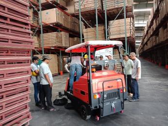 Cung cấp xe quét bụi công nghiệp Magnum W1800 cho Trung tâm kho vận Công ty U&I Logistic Bình Dương Cung cấp xe quét bụi công nghiệp Magnum W1800 cho Trung tâm kho vận Công ty U&I Logistic Bình Dương