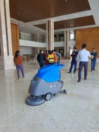 Tại sao máy chà sàn liên hợp lại là sự lựa chọn hàng đầu?