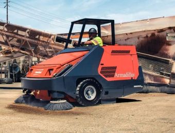 Xe quét bụi nặng công nghiệp Powerboss 9X – Giải pháp vệ sinh tối ưu cho môi trường bụi nặng