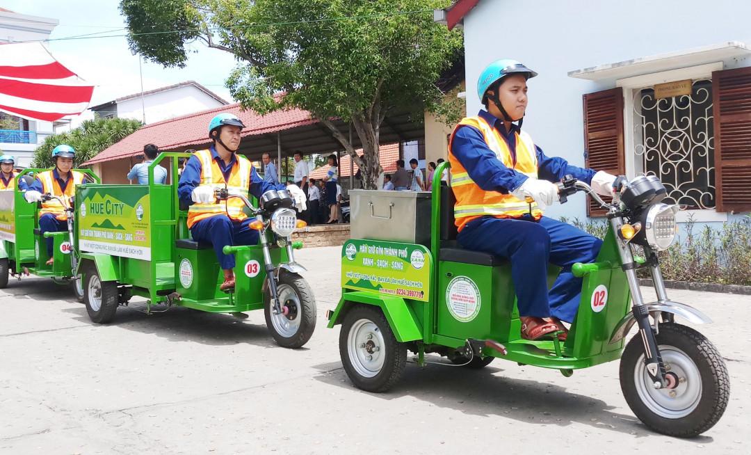 Thừa Thiên Huế triển khai thí điểm thu gom rác thải sinh hoạt bằng xe điện