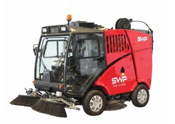 Xe quét đường động cơ dầu Kubota dung tích 730L