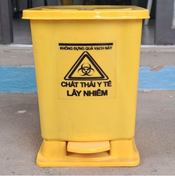 Thùng 5L đạp chân màu vàng - Việt Nhật