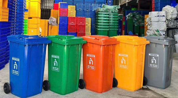 Thùng rác công cộng có tích hợp bánh xe thuận tiện di chuyển