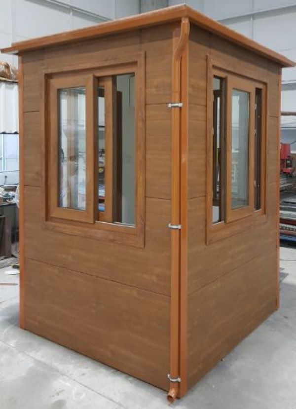 Bốt bảo vệ bằng gỗ công nghiệp hoặc gỗ tự nhiên