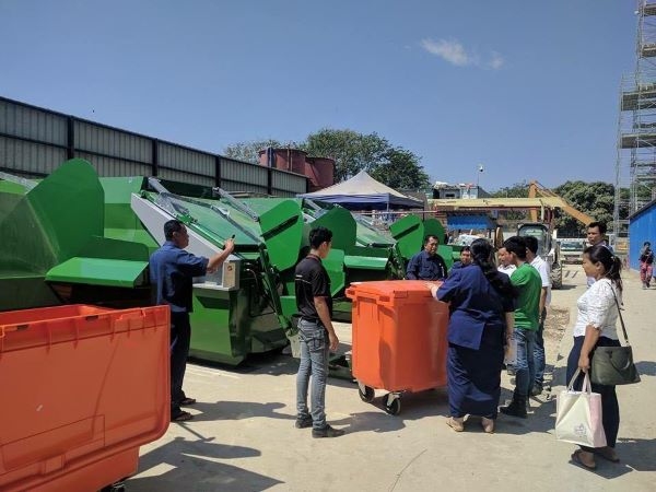 Thương lượng giá thùng rác công cộng tại Công ty Cổ phần Phát triển Công nghiệp và Đô thị Việt Nam