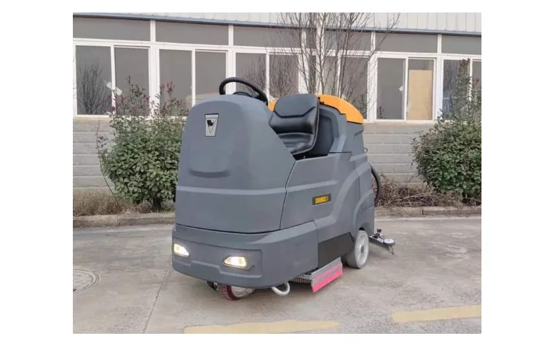 Large ride-on scrubber dryer K90