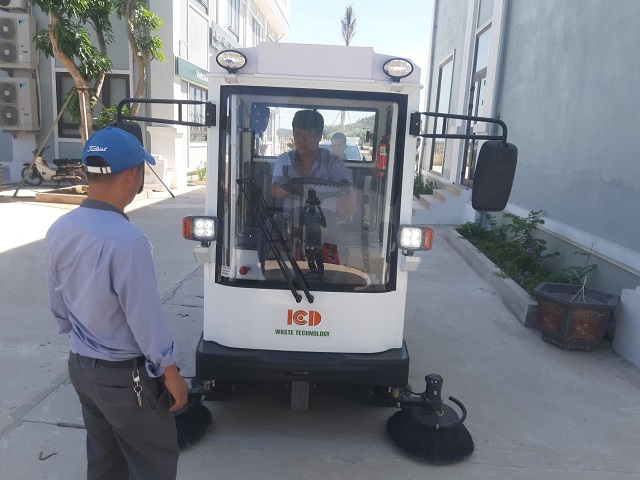Dự án Nhà máy lọc hóa dầu Nghi Sơn-Cung cấp xe quét công nghiệp Magnum MN-E800FB - hình 3