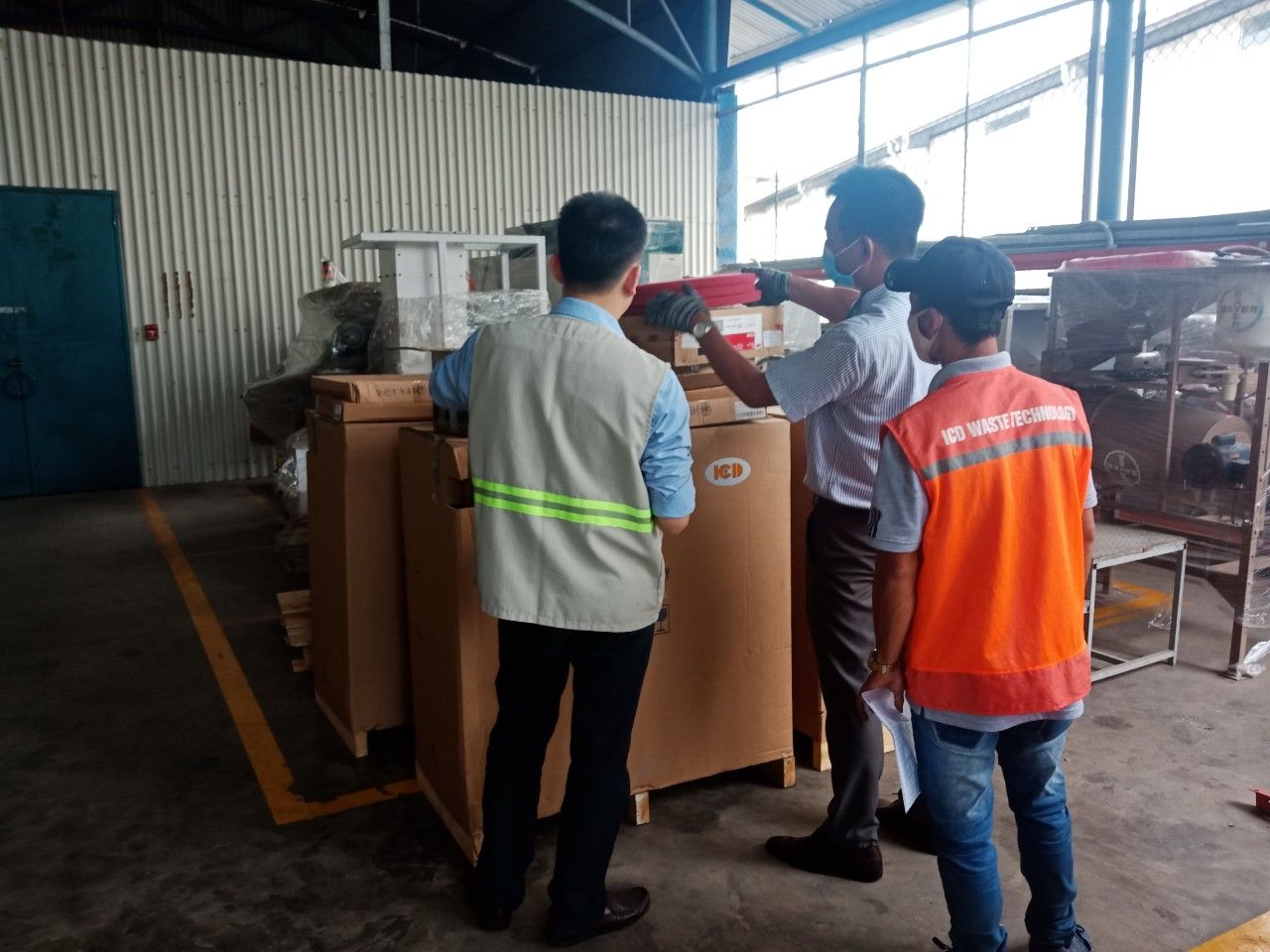 Bàn giao lô 8 máy chà sàn liên hợp Fiorentini I18B-I18E cho Công ty TNHH Bayer Việt Nam - hình 1