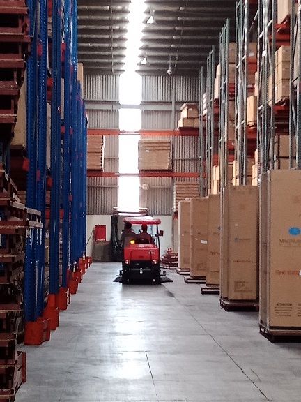 Cung cấp xe quét bụi công nghiệp Magnum W1800 cho Trung tâm kho vận Công ty U& I Logistic Bình Dương - hình 4