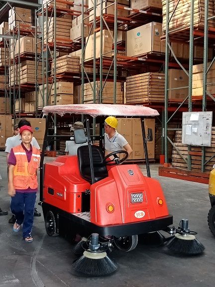 Cung cấp xe quét bụi công nghiệp Magnum W1800 cho Trung tâm kho vận Công ty U& I Logistic Bình Dương - hình 1
