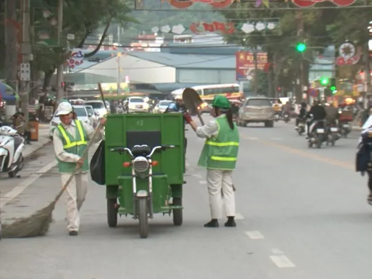 Hiệu quả bước đầu của loại hình xe điện 3 bánh thu gom rác ở TP. Cao Bằng