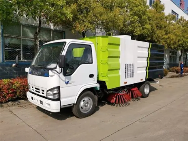 Isuzu 5-cubic-meter street sweeper truck