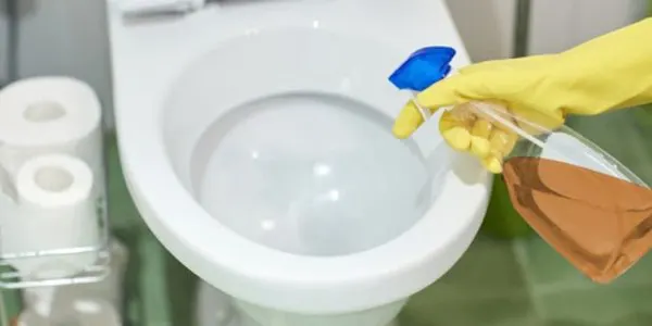 Cách khử mùi hôi nhà vệ sinh công cộng hiệu quả - hình 3