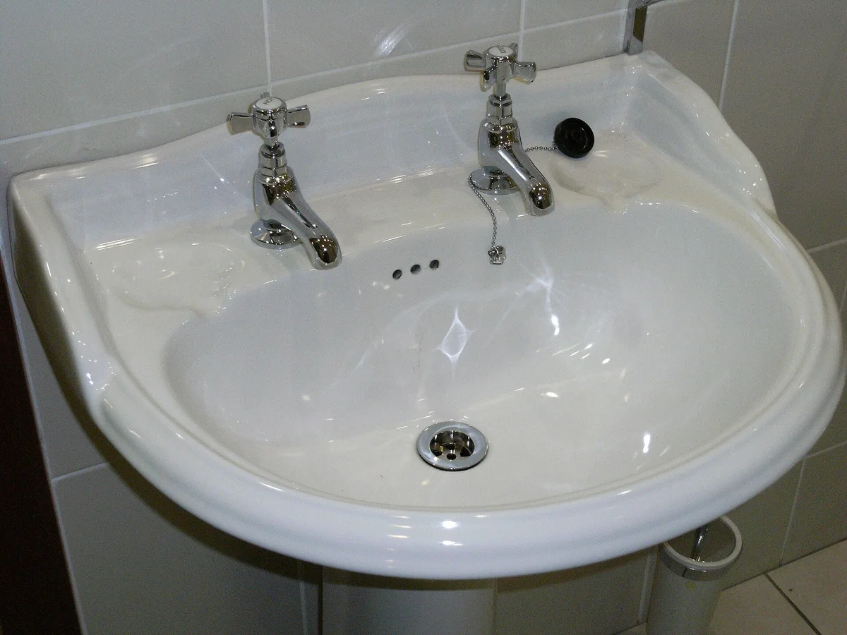 Cách khử mùi hôi nhà vệ sinh công cộng hiệu quả