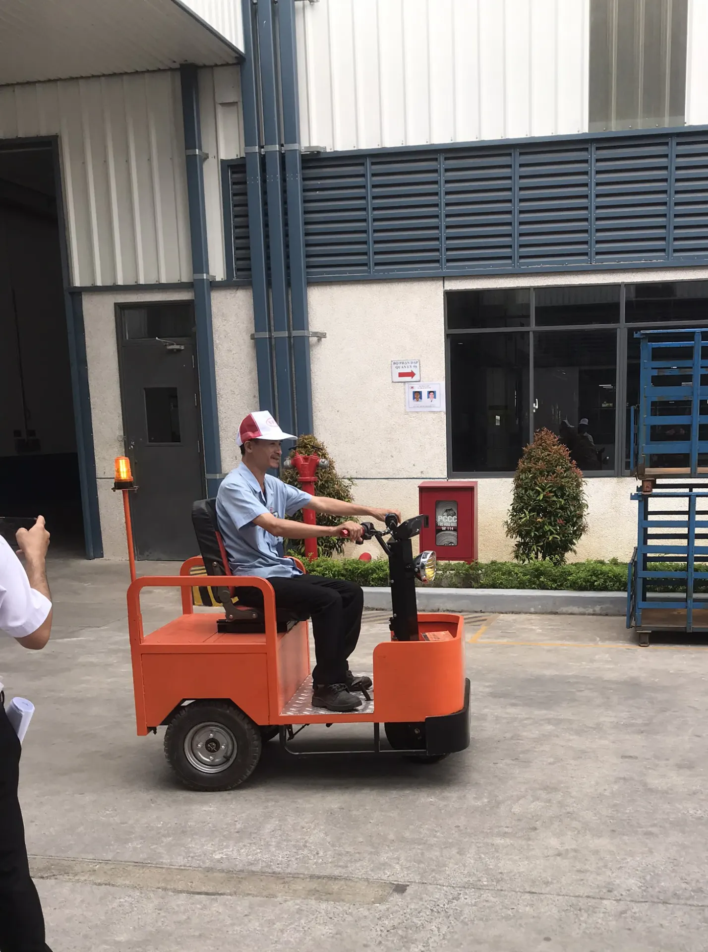 ICD bàn giao xe kéo hàng chạy điện ngồi lái tải trọng 1.2 tấn tại VPIC Group - hình 6