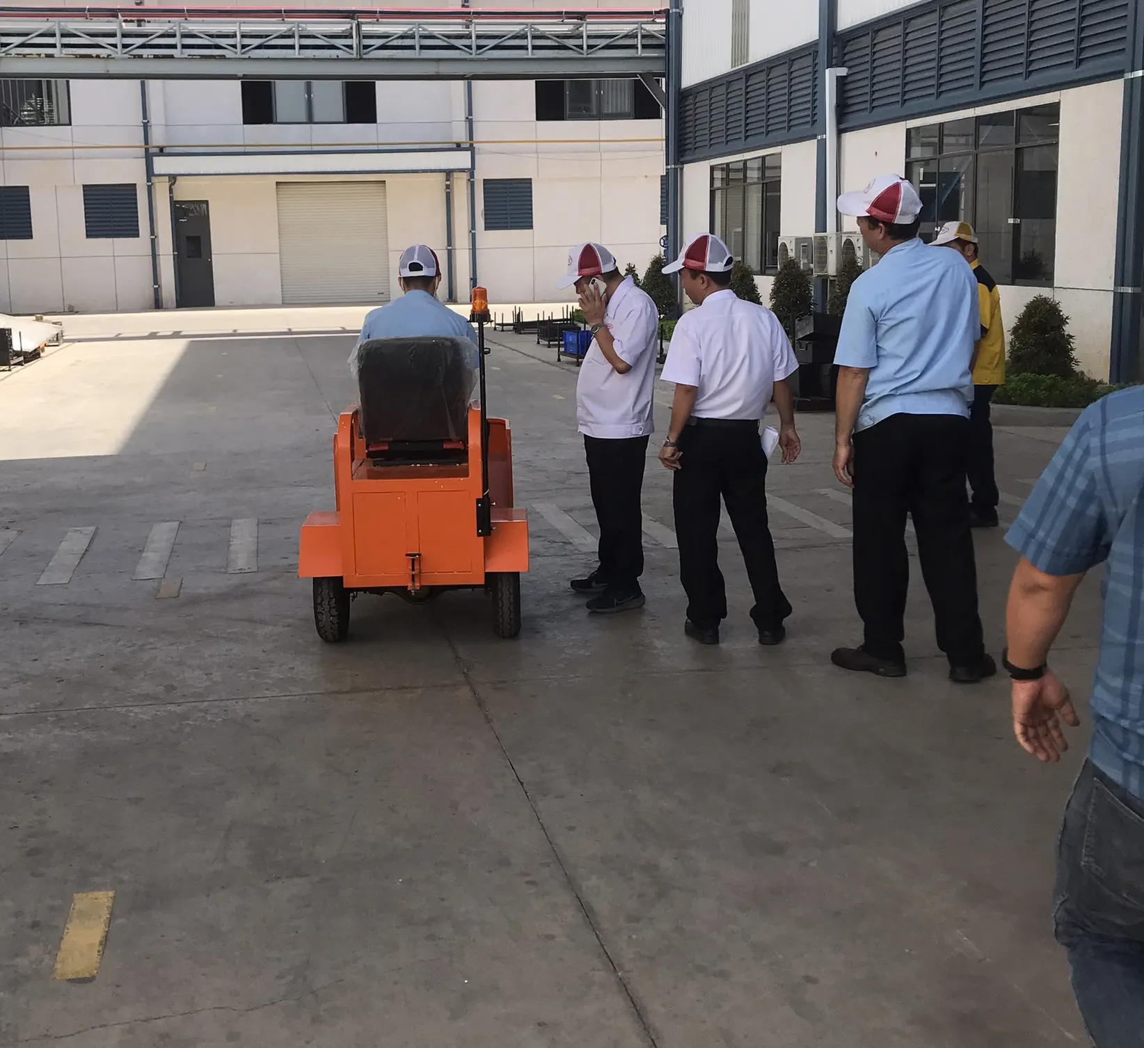 ICD bàn giao xe kéo hàng chạy điện ngồi lái tải trọng 1.2 tấn tại VPIC Group - hình 3