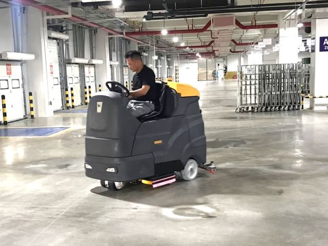 Bàn giao máy chà sàn ngồi lái cỡ lớn K90 cho Nhà máy Hàn Quốc - Bắc Ninh - hình 1