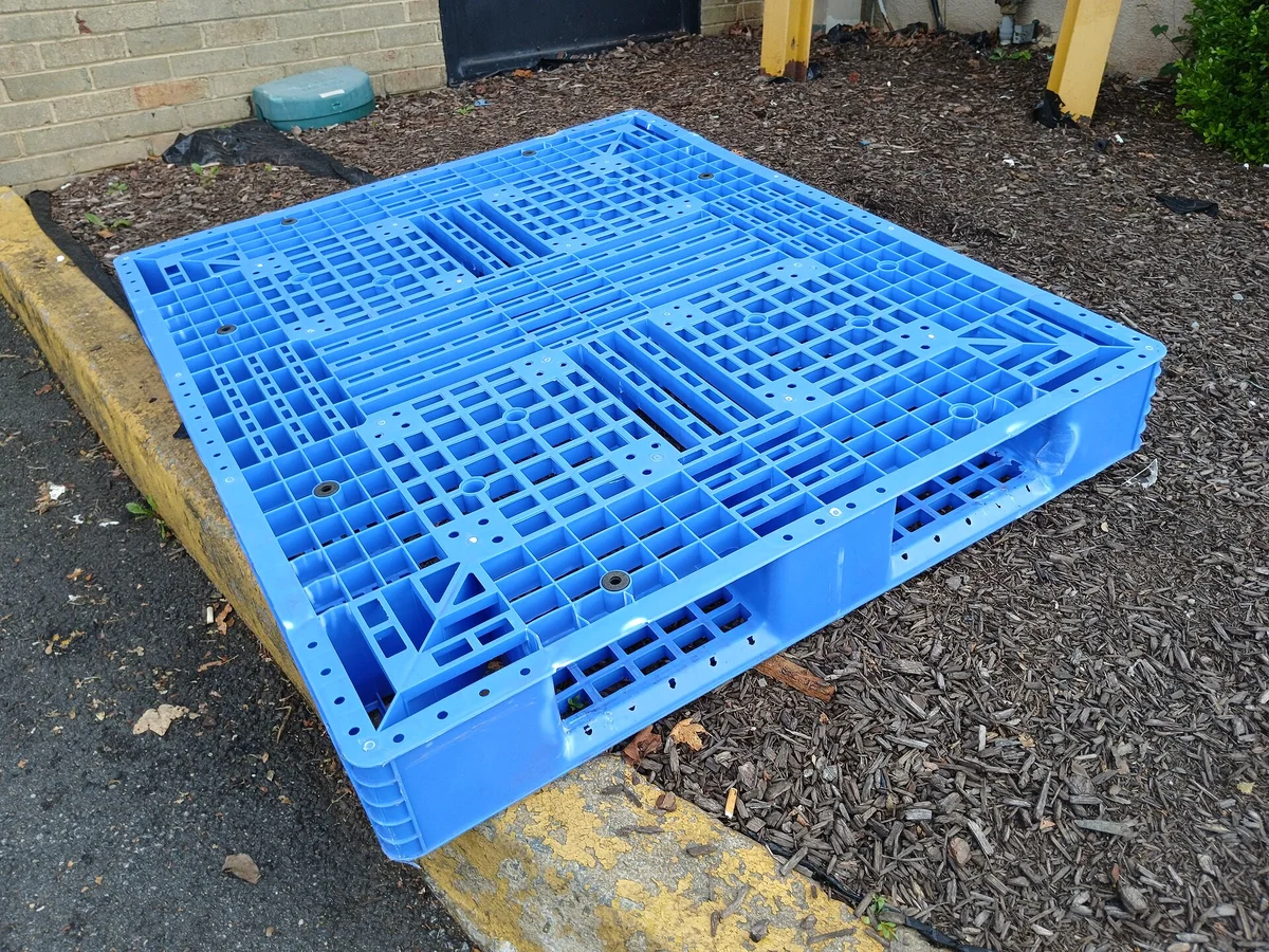 Báo cáo Thị trường Pallet Nhựa Toàn cầu năm 2024: Phân Tích Chi Tiết và Dự Báo Tăng Trưởng