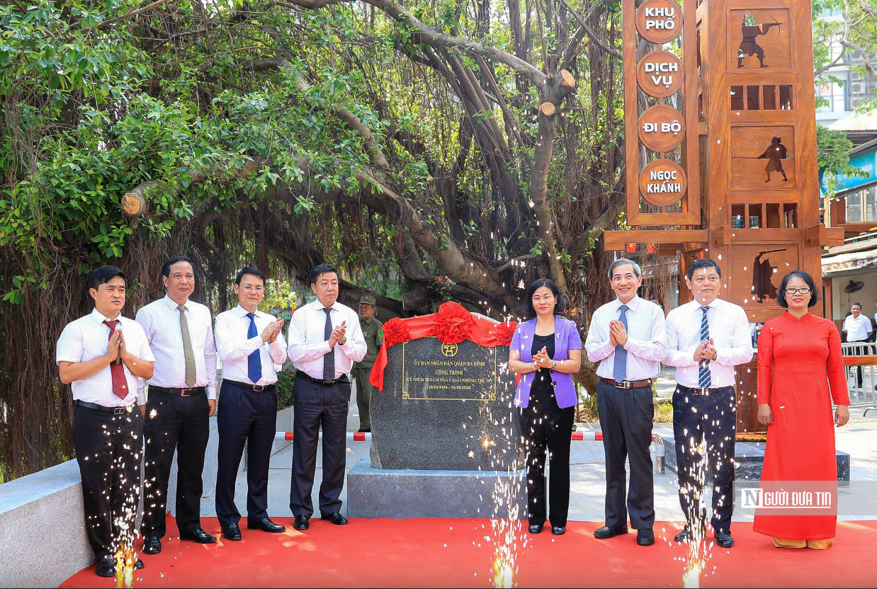 Hà Nội: Gắn biển công trình chỉnh trang hồ Ngọc Khánh - hình 2