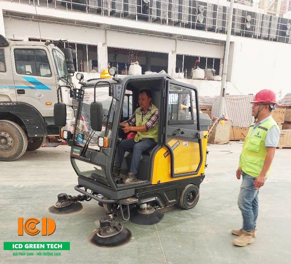 Bàn giao xe quét hút bụi ngồi lái MN-E810FB tại khu đô thị Vinhomes CỔ Loa - hình 1