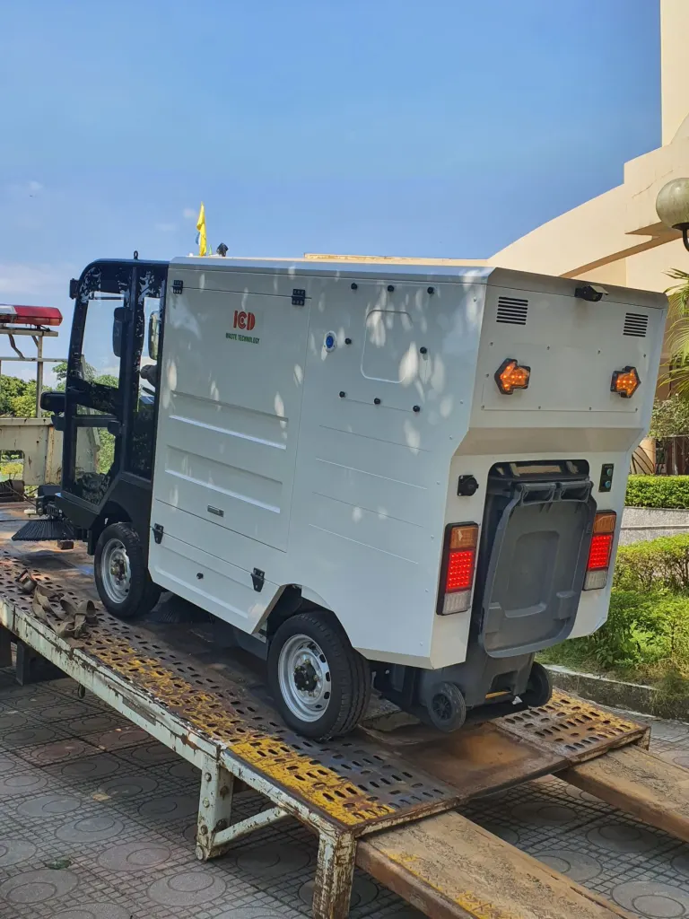 Xe quét đường tại Đại học Quốc gia Hà Nội - ảnh 8
