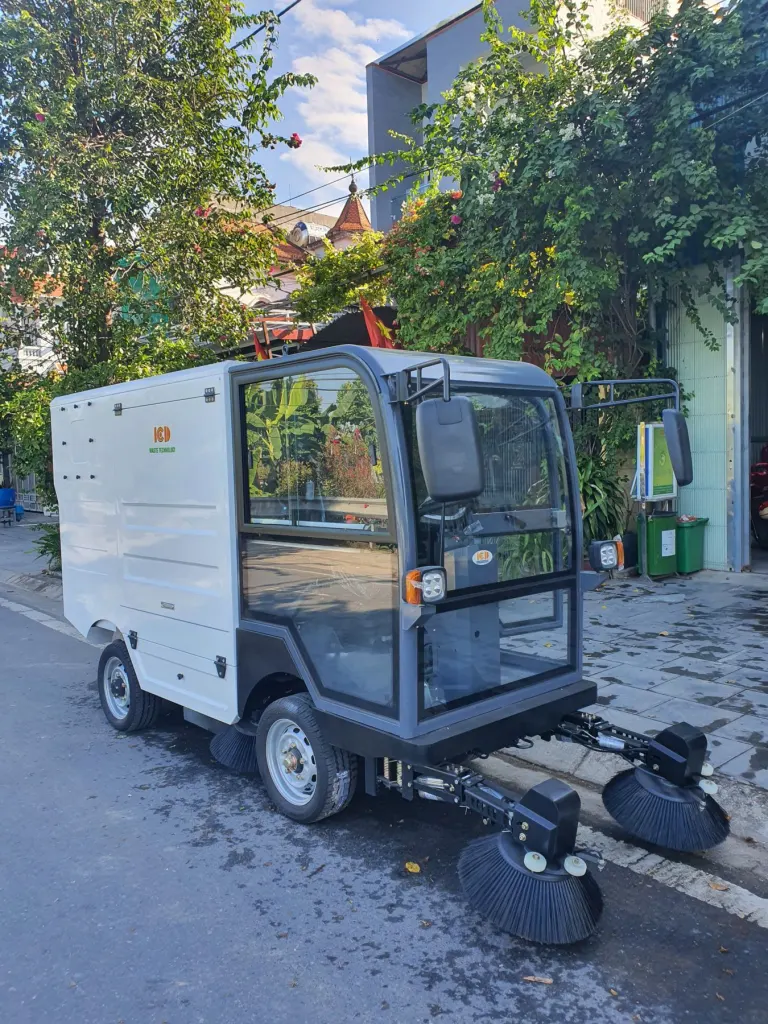 Xe quét đường tại Đại học Quốc gia Hà Nội - ảnh 11