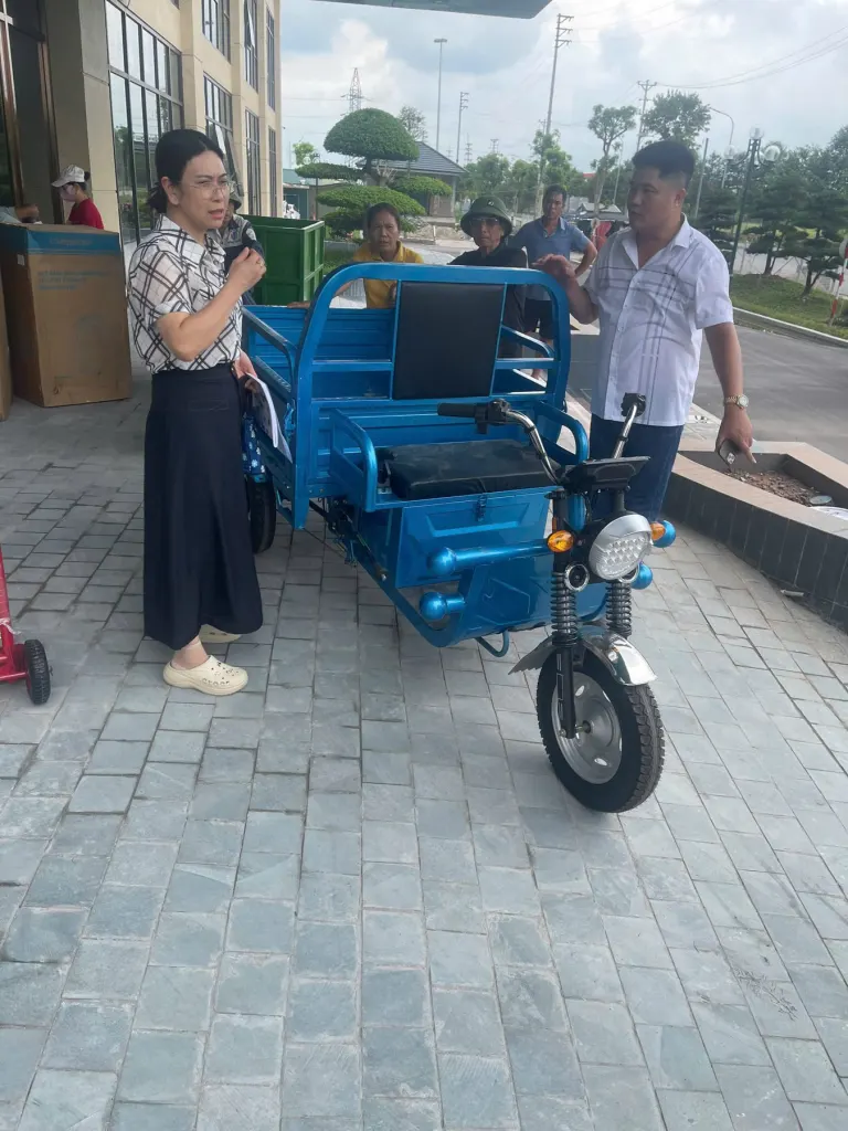 Xe điện ba bánh thu gom và chở hàng - ảnh 1