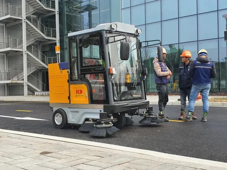 Xe quét khu công nghiệp bàn giao
