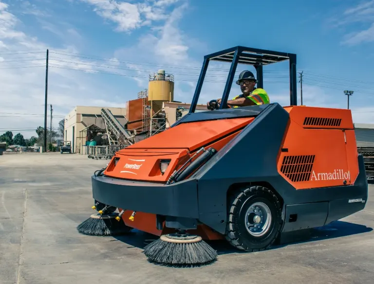 Xe quét nhà xưởng ngồi lái
